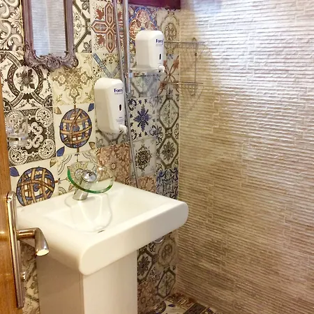 מלון Stone House 3*